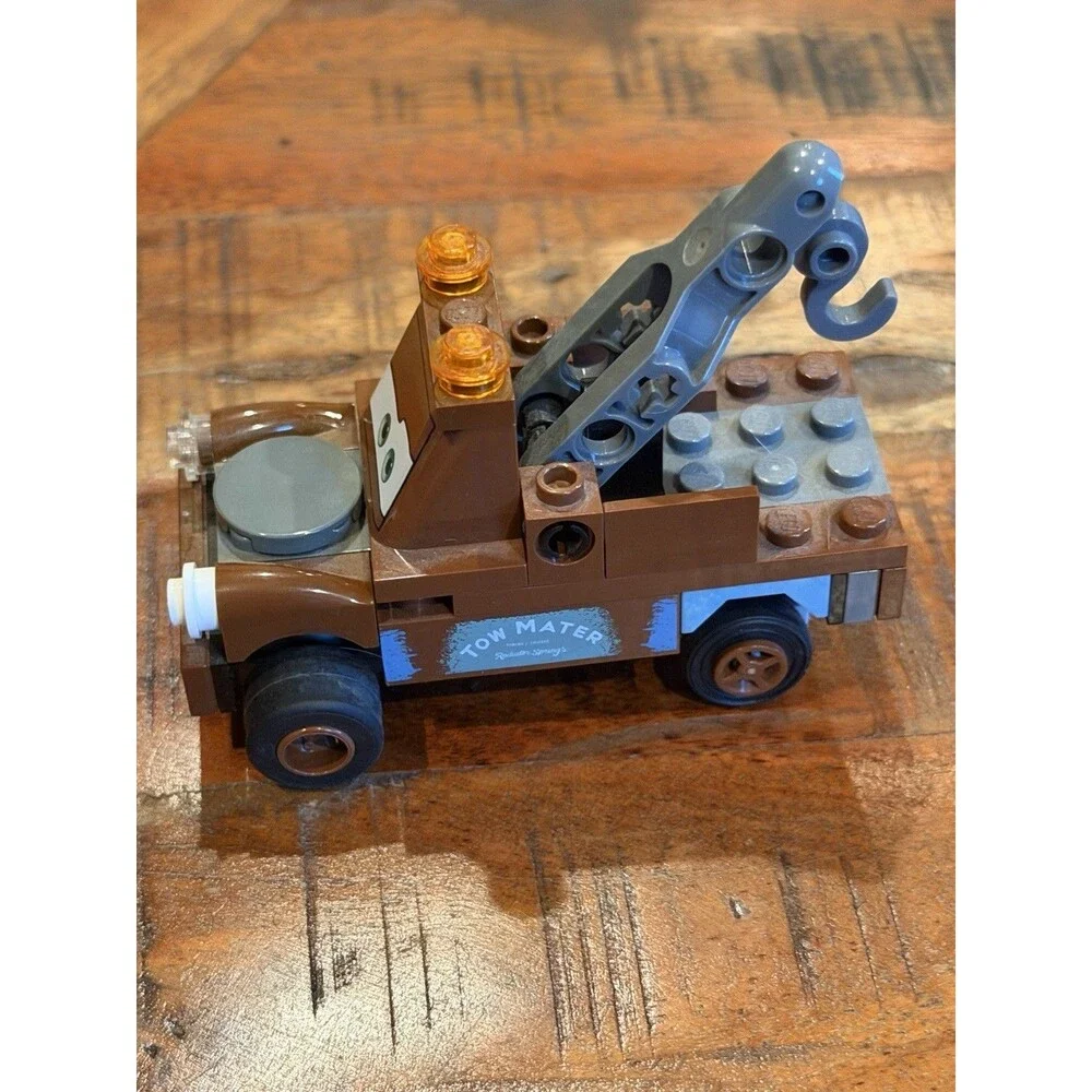 Tow Mater Truck LEGO Disney Pixar Cars 2 Minifigure from set 8487 Rare